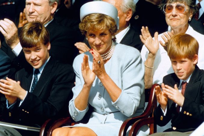 Princesė Diana su sūnumis princu Viljamu ir princu Henriu