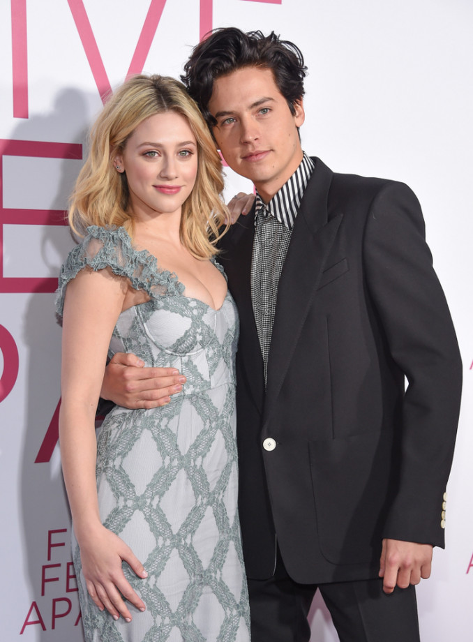 Cole Sprouse ir Lili Reinhart